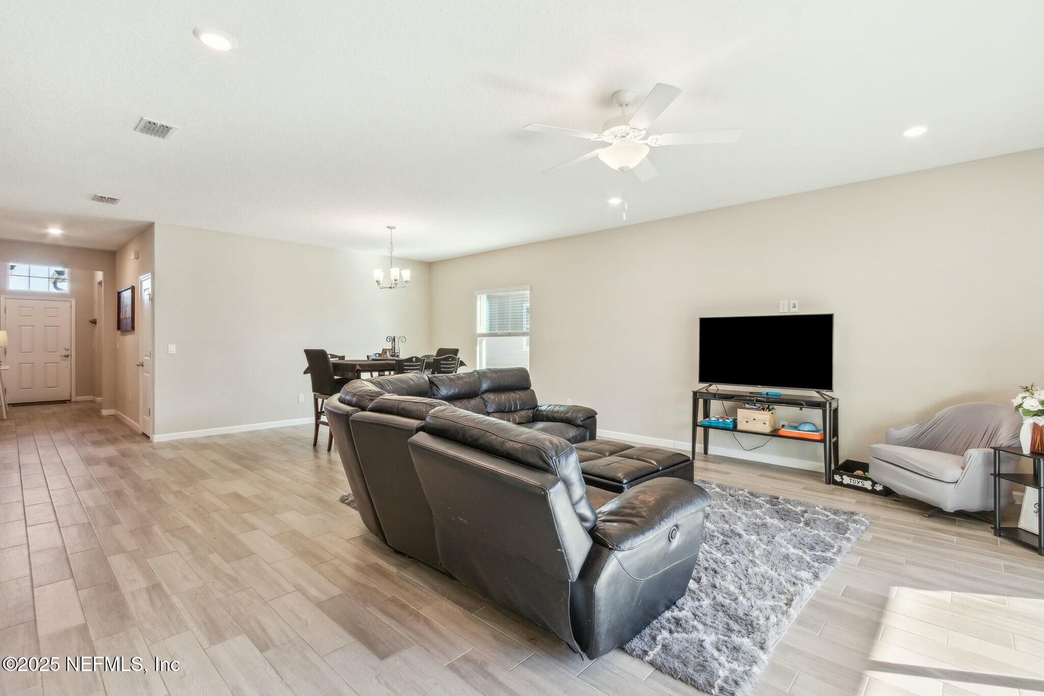 1652 Enclave Road Jacksonville, FL 32277 - Photo 11 of 48 tempImagek9h2Tk