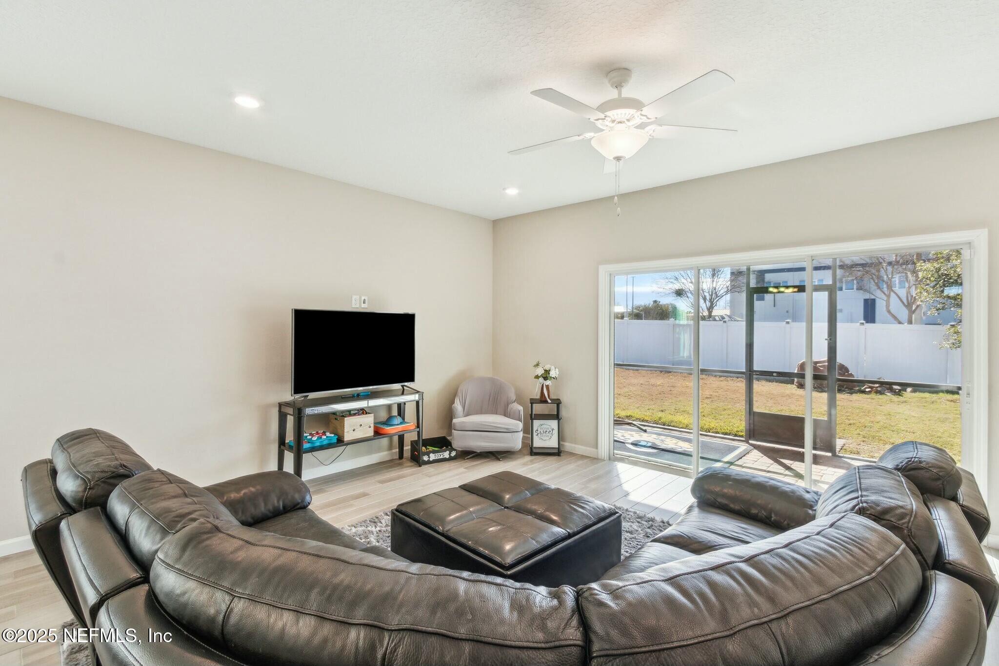 1652 Enclave Road Jacksonville, FL 32277 - Photo 12 of 48 tempImageBhXzY5