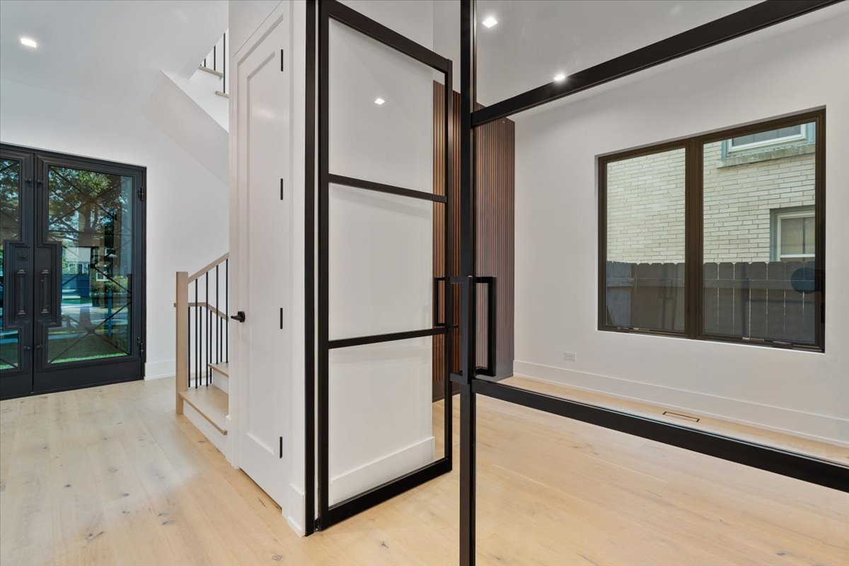 849 Sheridan Road Wilmette, IL 60091 - Photo 24 of 73 a view of a bathroom with a tub and windows
