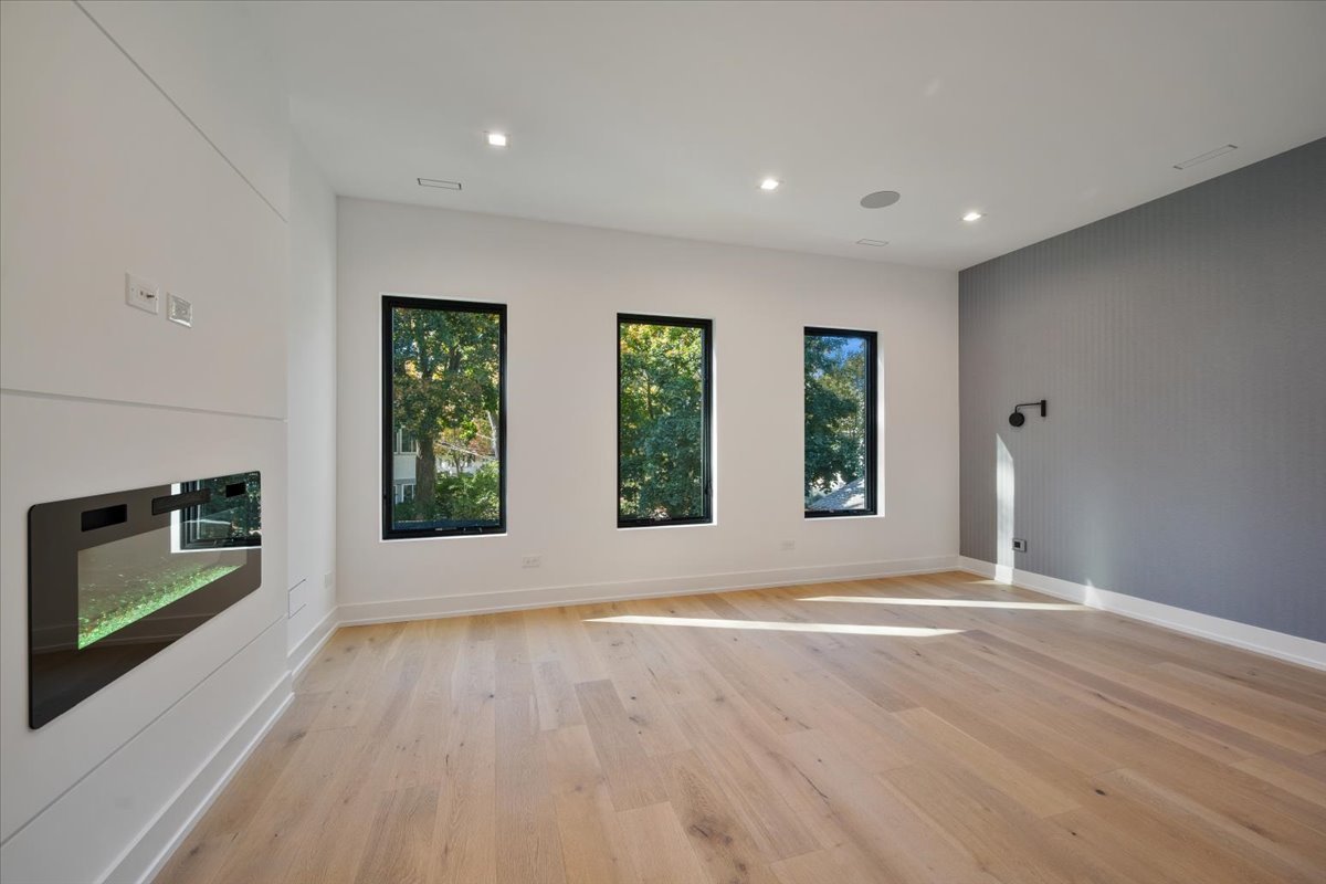 849 Sheridan Road Wilmette, IL 60091 - Photo 31 of 73 an empty room with windows and fireplace