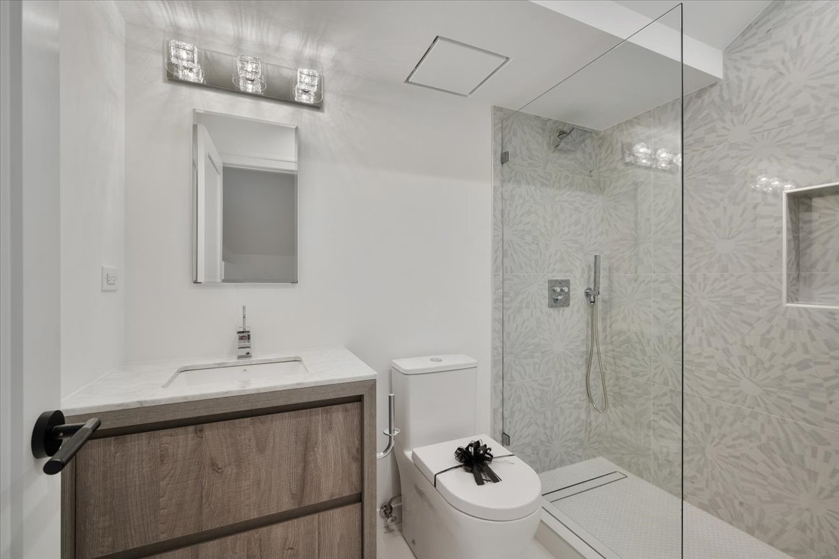 849 Sheridan Road Wilmette, IL 60091 - Photo 50 of 73 a bathroom with a sink a toilet and shower