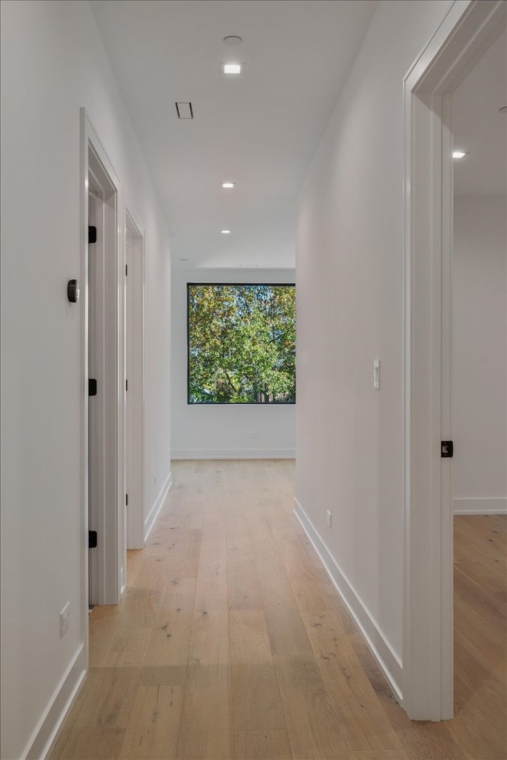849 Sheridan Road Wilmette, IL 60091 - Photo 51 of 73 a view of hallway with a window