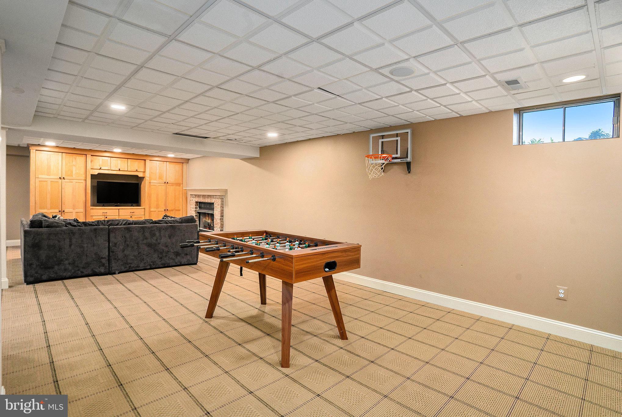 127 Spyglass Drive Blue Bell, PA 19422 - Photo 33 of 74 a room with furniture