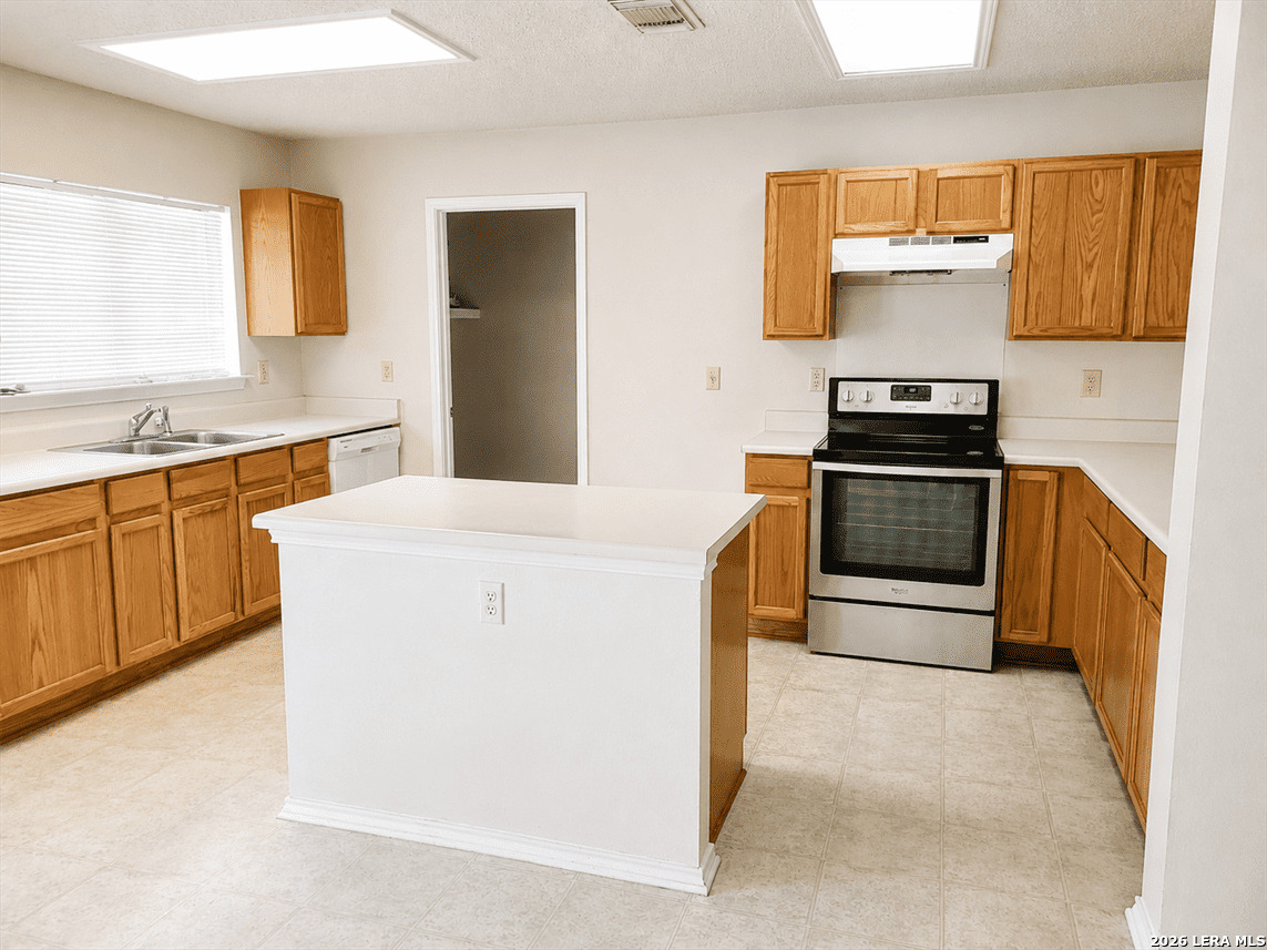 7334 Daulton Ridge Converse, TX 78109 - Photo 2 of 15