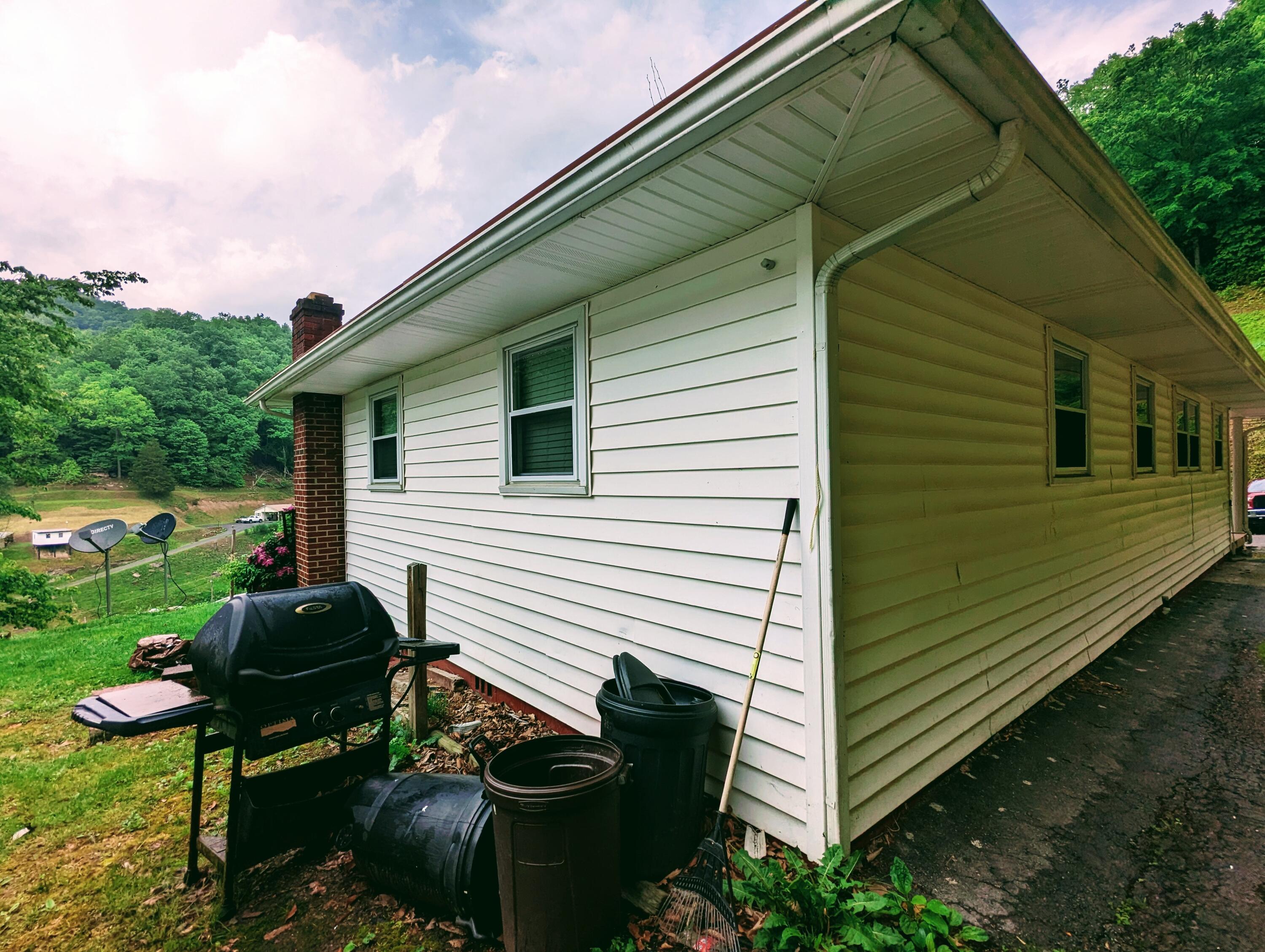 1032 Old Wagon Road Vansant, VA 24656 - Photo 8 of 43 PXL_20230516_200348125