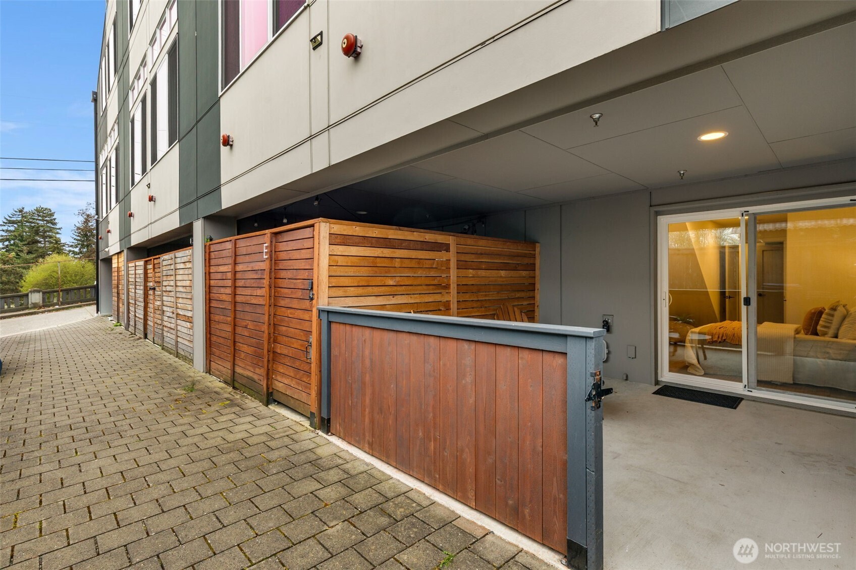 908 North 46th Street, Unit F Seattle, WA 98103 - Photo 38 of 40