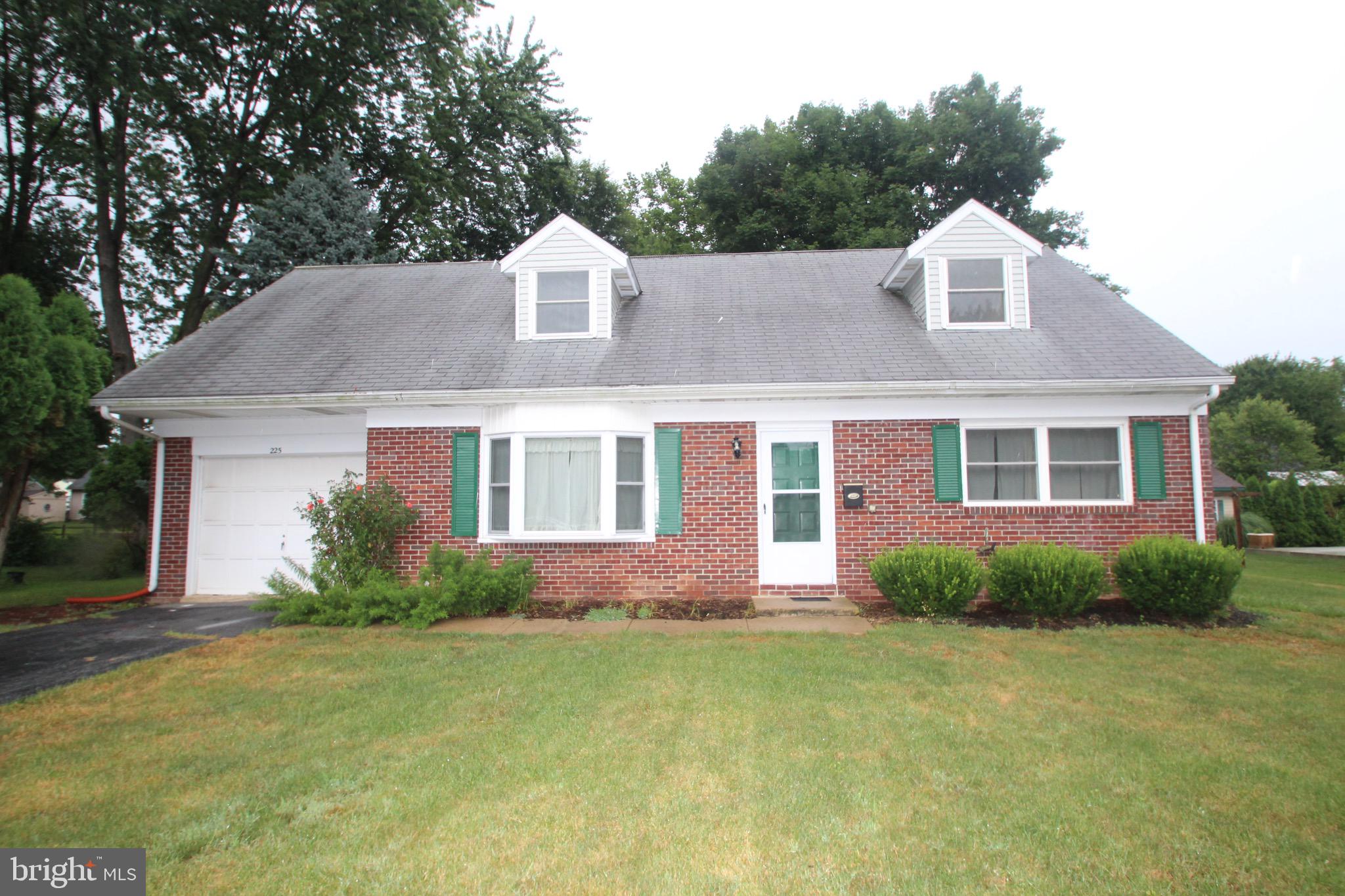 225 Skylark Road Lititz, PA 17543 - Photo 3 of 30