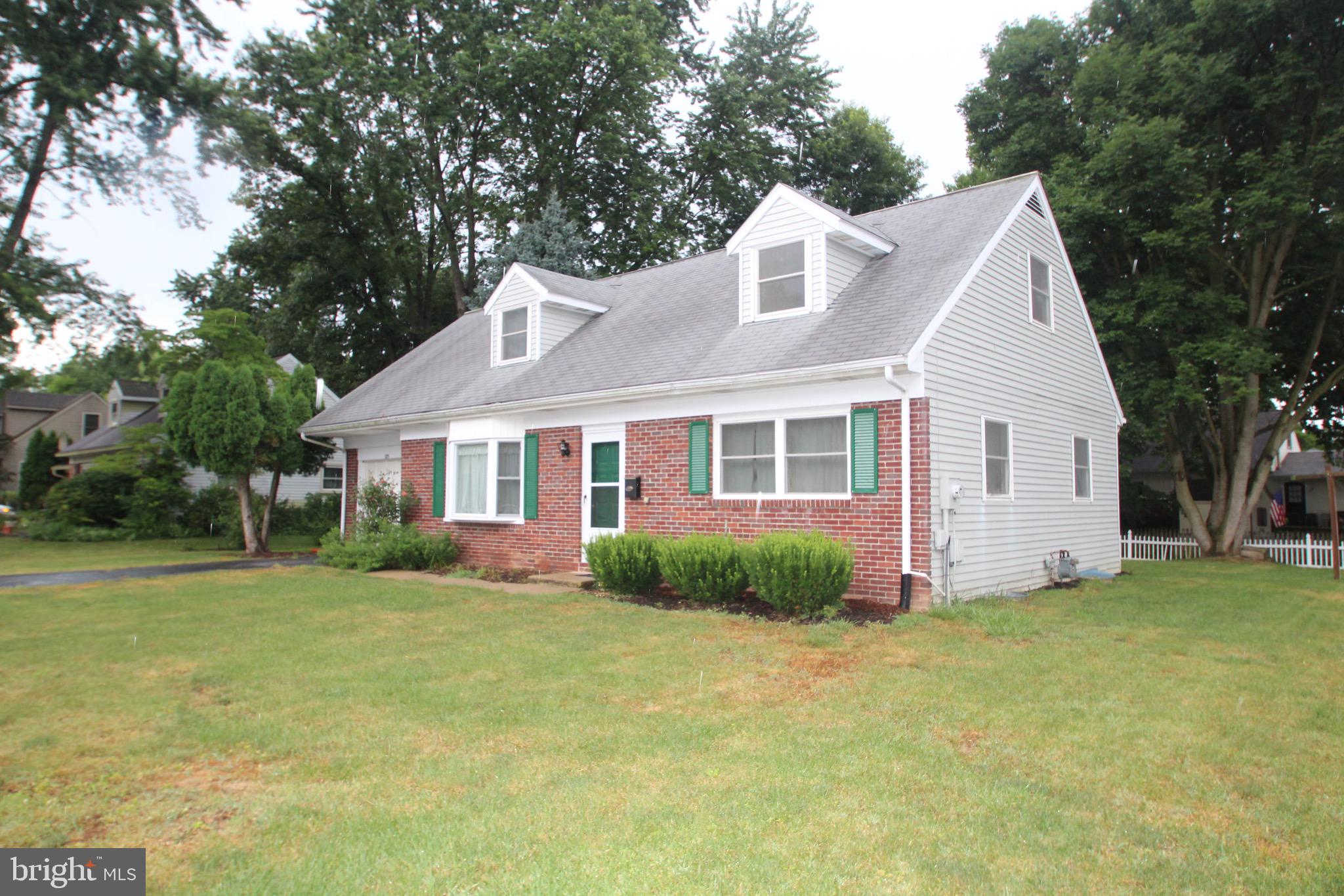 225 Skylark Road Lititz, PA 17543 - Photo 4 of 30