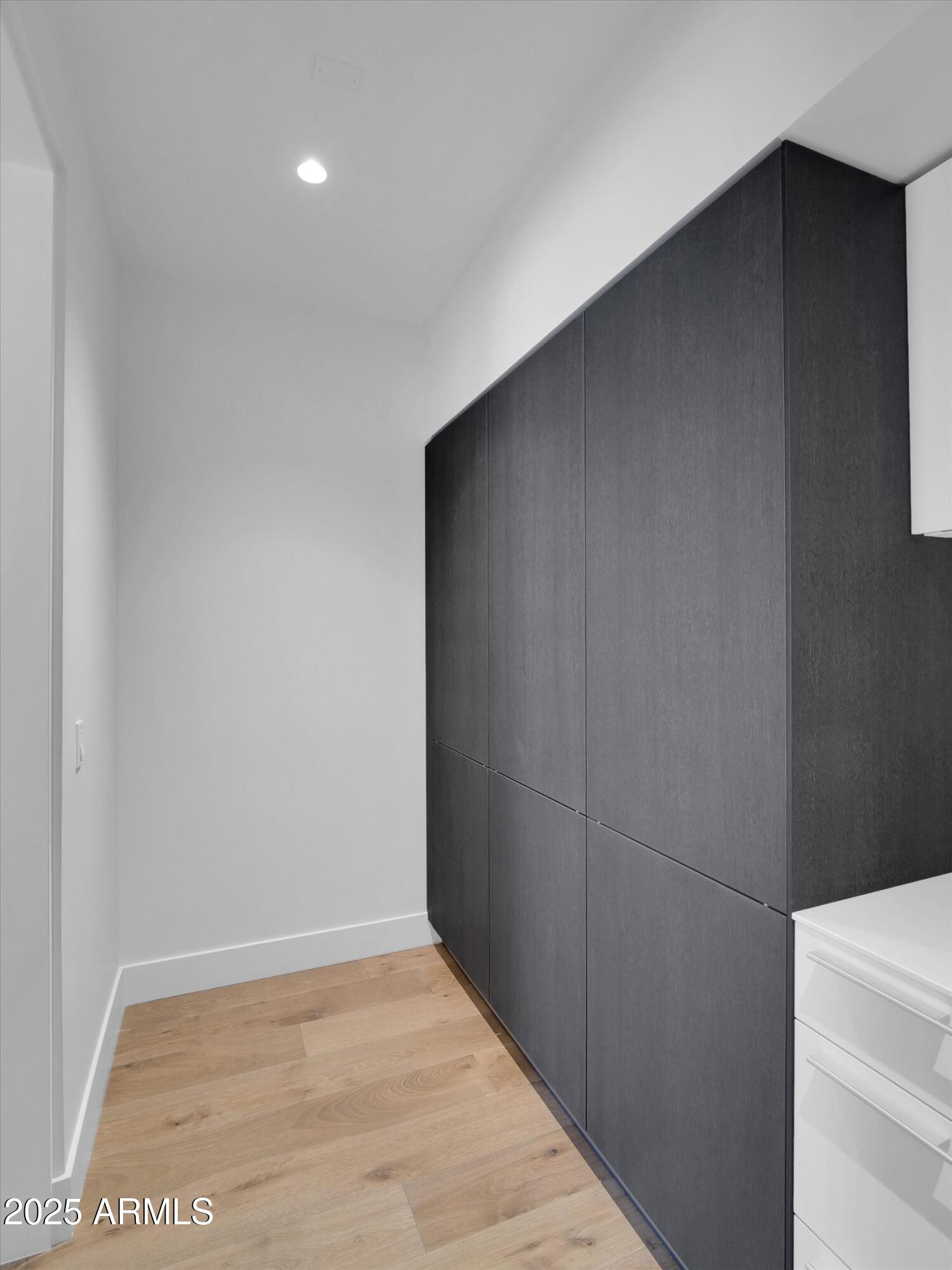 5000 North Camelback Ridge Drive, Unit 409 Scottsdale, AZ 85251 - Photo 21 of 71 Back Kitchen cabinets
