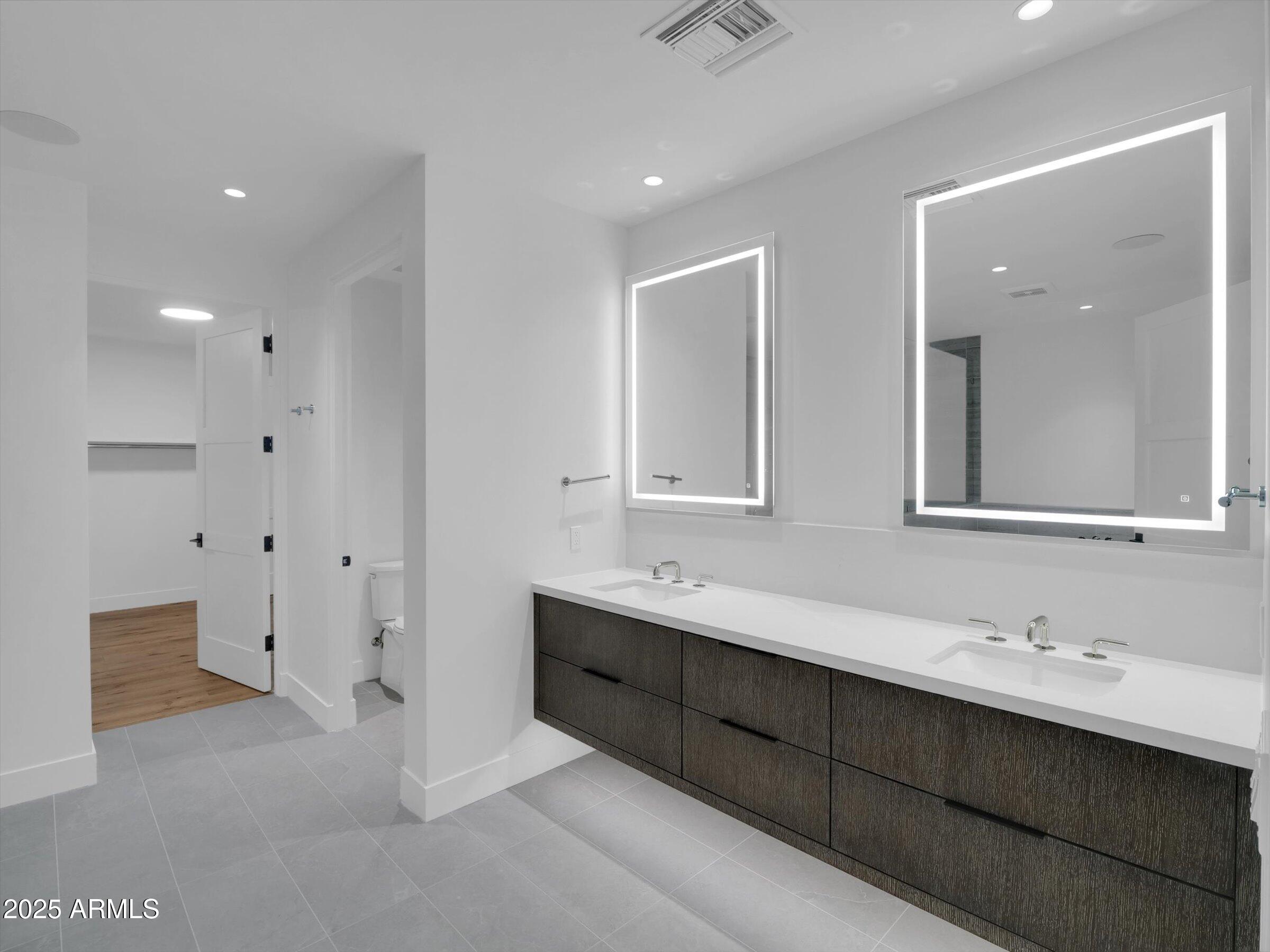 5000 North Camelback Ridge Drive, Unit 409 Scottsdale, AZ 85251 - Photo 27 of 71 Primary dual Vanities