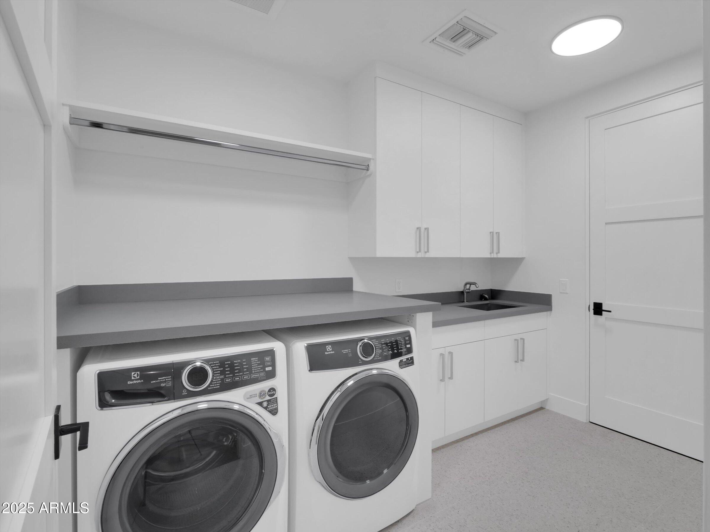 5000 North Camelback Ridge Drive, Unit 409 Scottsdale, AZ 85251 - Photo 29 of 71 Laundry Room