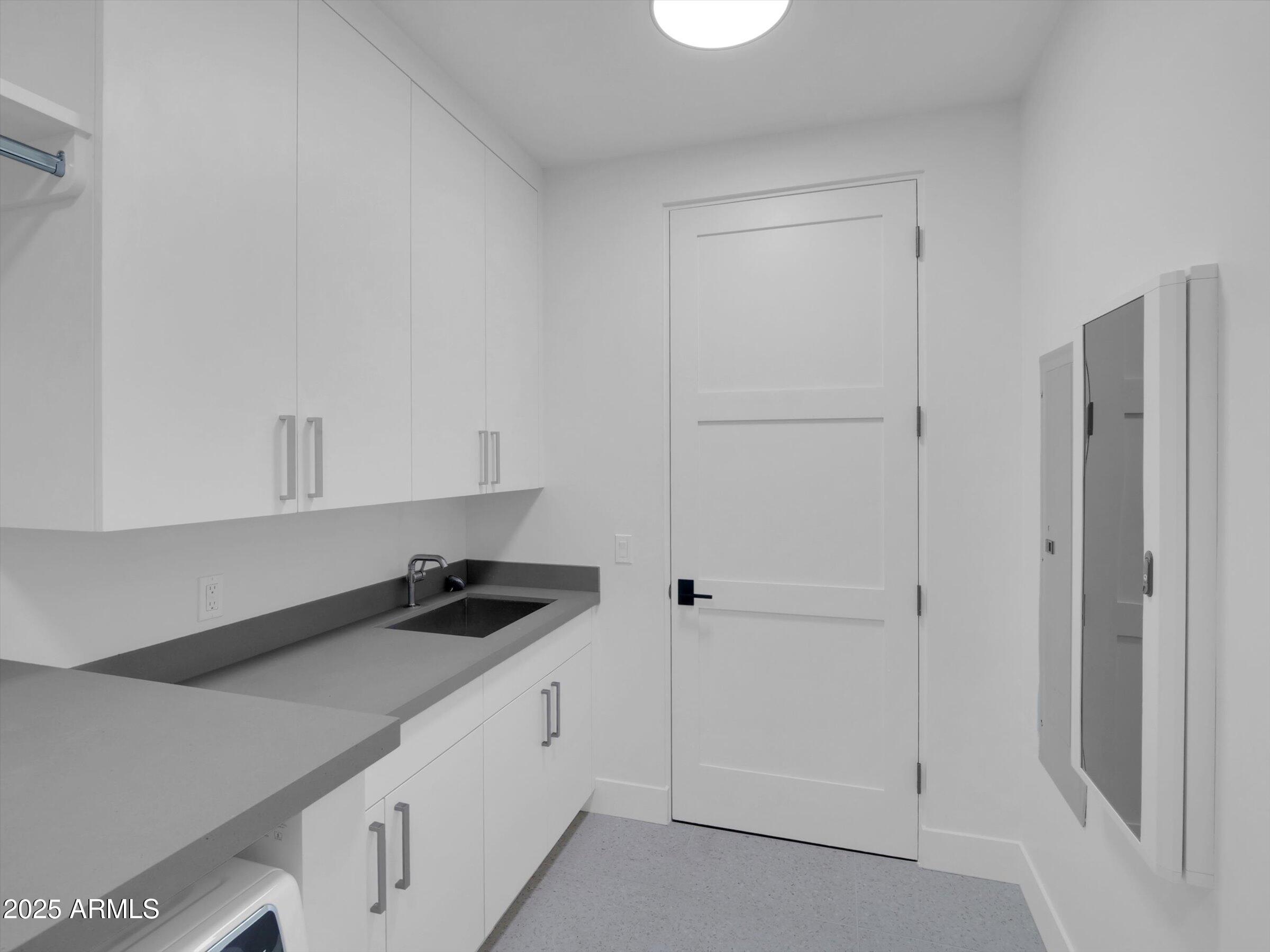 5000 North Camelback Ridge Drive, Unit 409 Scottsdale, AZ 85251 - Photo 31 of 71 Laundry Room