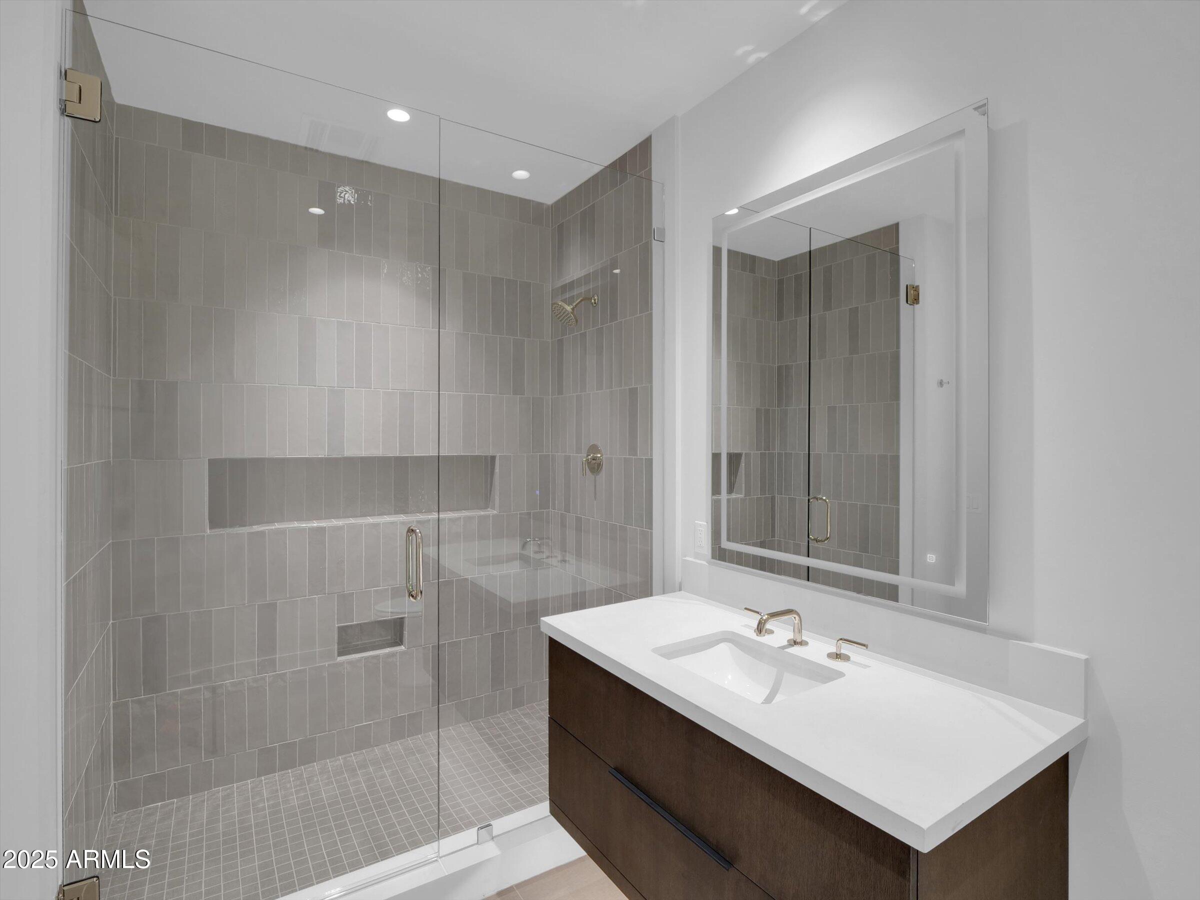 5000 North Camelback Ridge Drive, Unit 409 Scottsdale, AZ 85251 - Photo 43 of 71 Guest Bedroom Bath