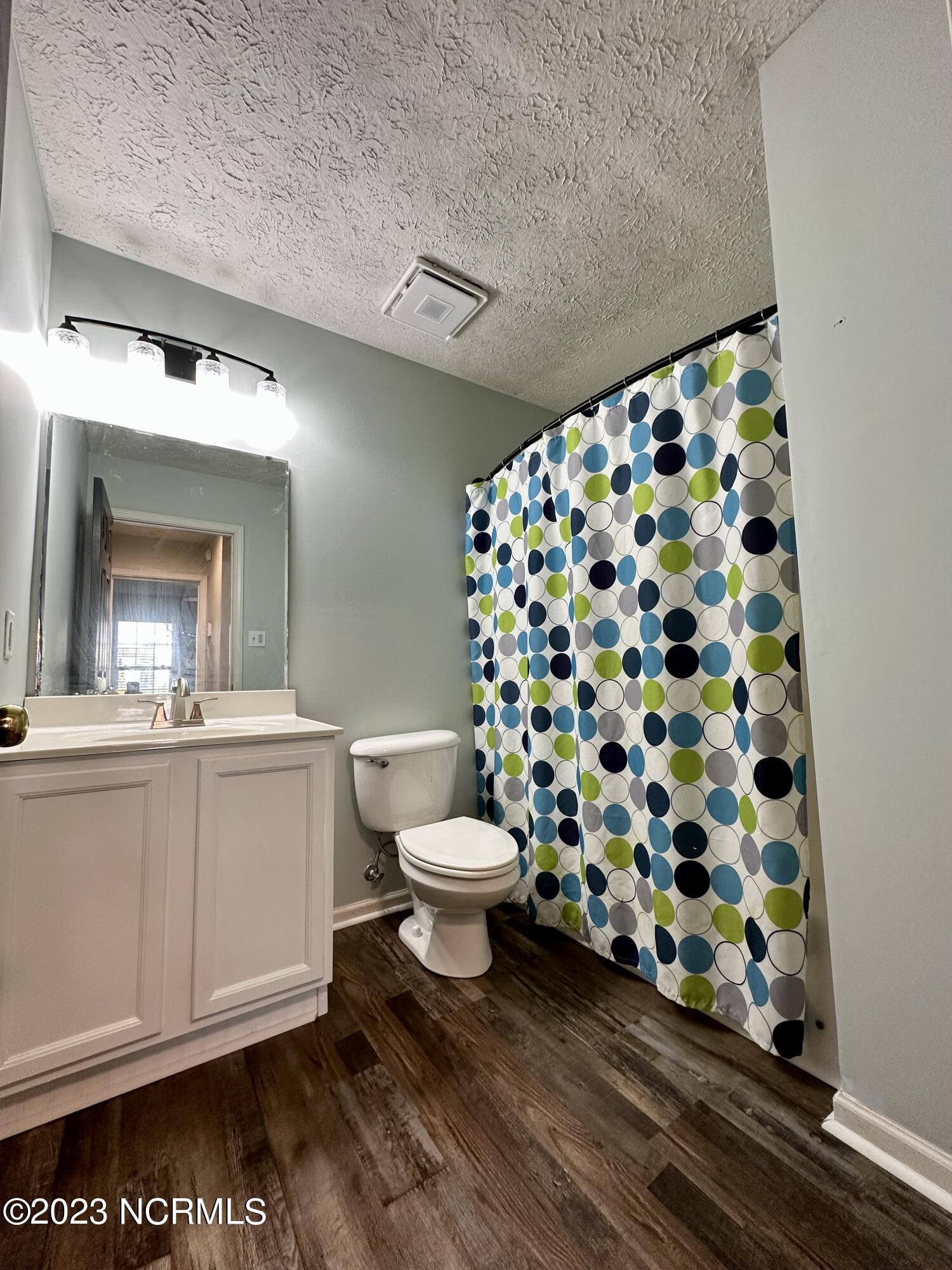 534 Soundside Road Edenton, NC 27932 - Photo 19 of 34 Hall bath