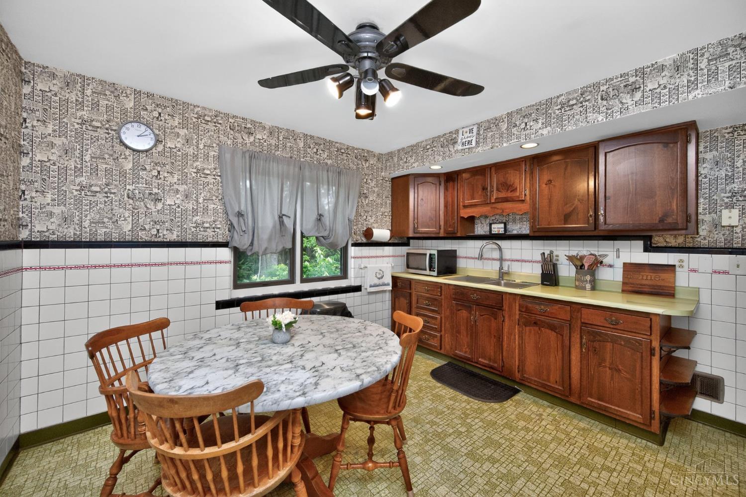 3270 Renfro Avenue Cincinnati, OH 45211 - Photo 11 of 49