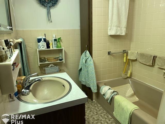 6076 East Potter Road Burton, MI 48509 - Photo 9 of 22 50051007-8.JPG