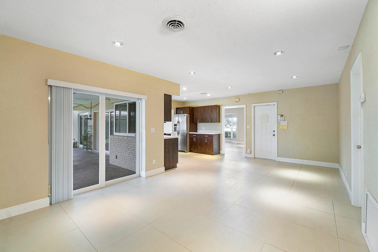 1300 Southwest 14th Avenue Boca Raton, FL 33486 - Photo 18 of 33 Family Room