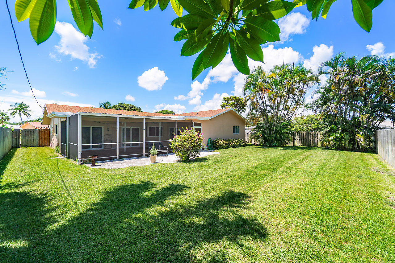 1300 Southwest 14th Avenue Boca Raton, FL 33486 - Photo 21 of 33 Huge Backyard