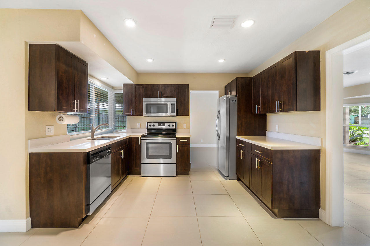 1300 Southwest 14th Avenue Boca Raton, FL 33486 - Photo 4 of 33 Kitchen