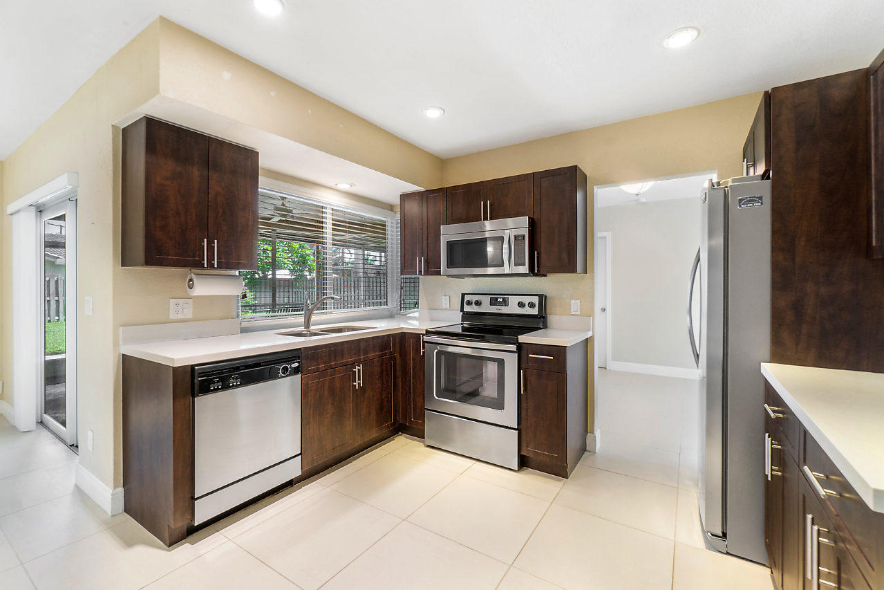 1300 Southwest 14th Avenue Boca Raton, FL 33486 - Photo 5 of 33 Kitchen