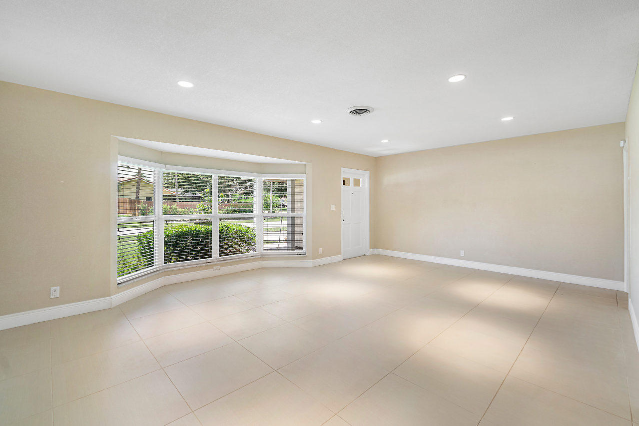 1300 Southwest 14th Avenue Boca Raton, FL 33486 - Photo 7 of 33 Living Room