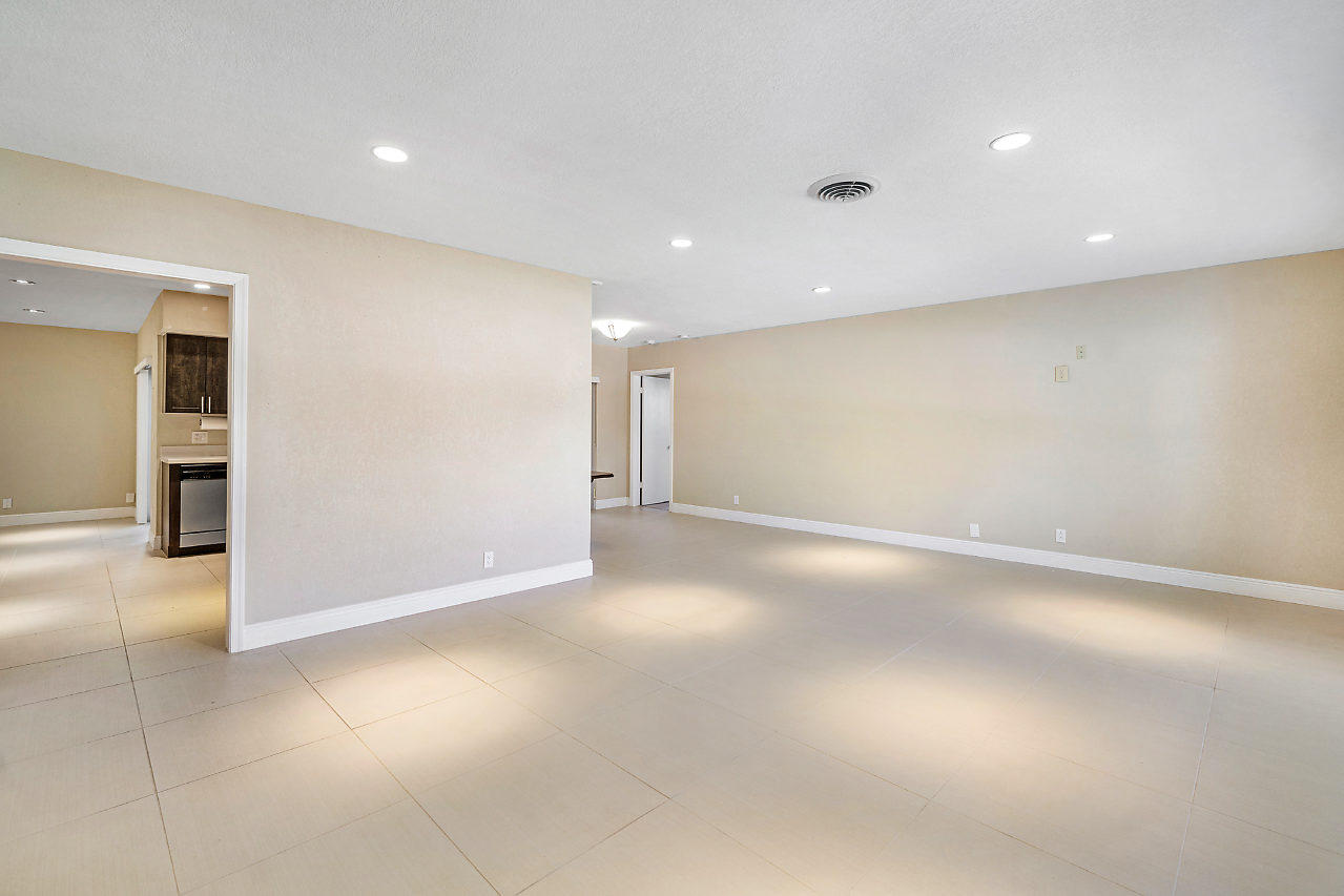 1300 Southwest 14th Avenue Boca Raton, FL 33486 - Photo 8 of 33 Living Room