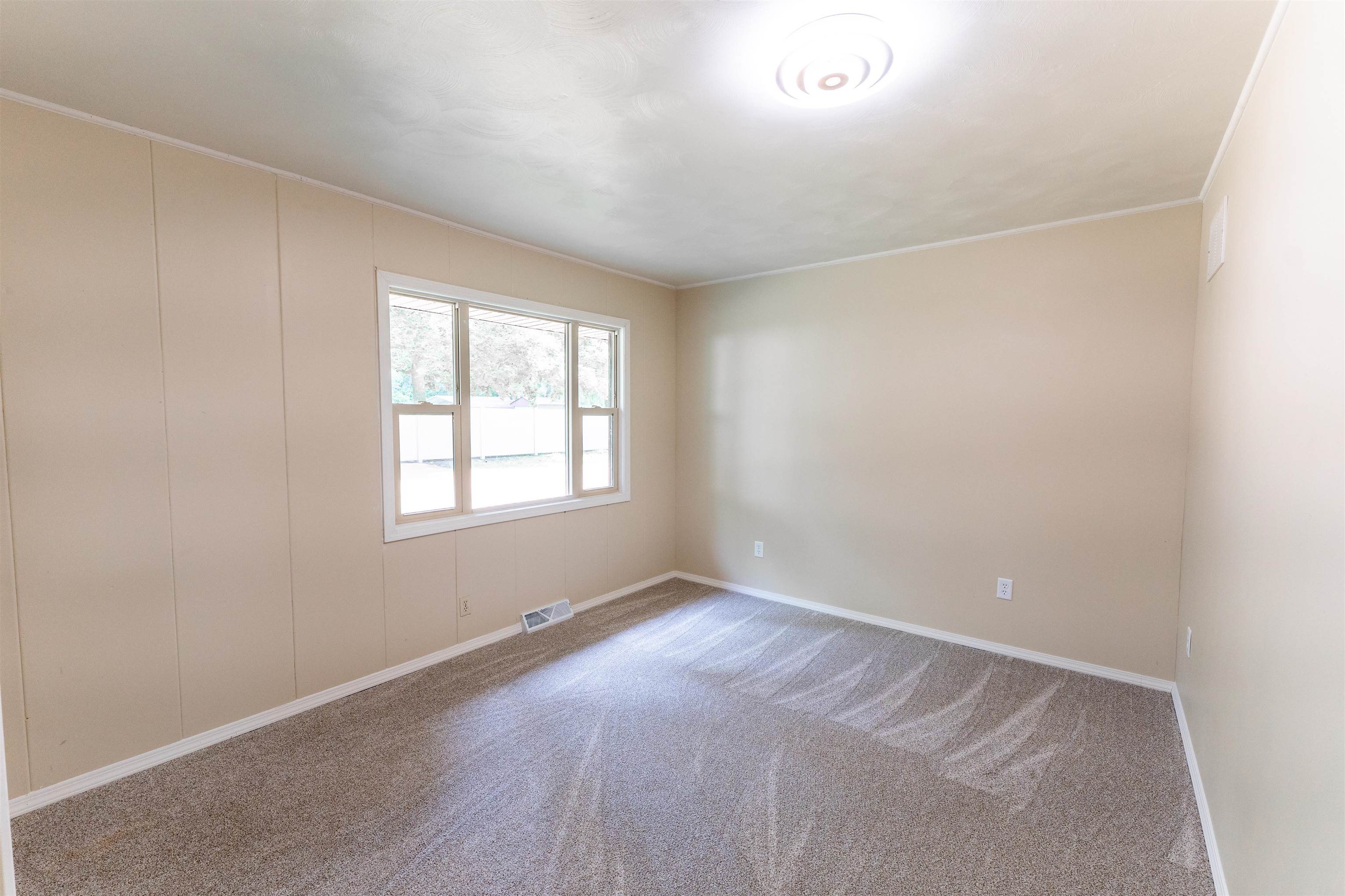 1162 South Bradley Road Oregon, IL 61061 - Photo 40 of 78 an empty room with a window