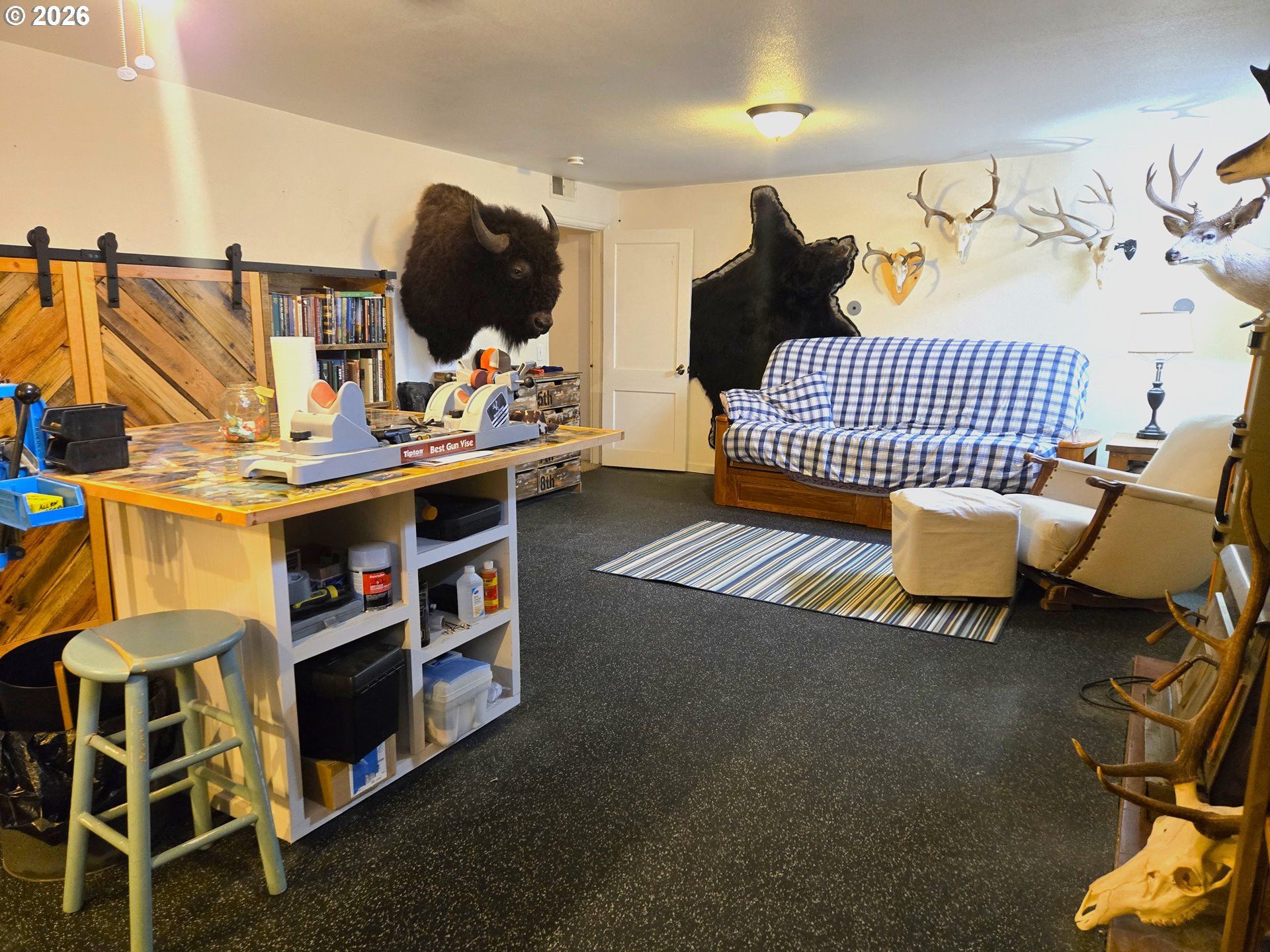 633 Southeast Hillcrest Road John Day, OR 97845 - Photo 47 of 48 a living room with furniture and a chair
