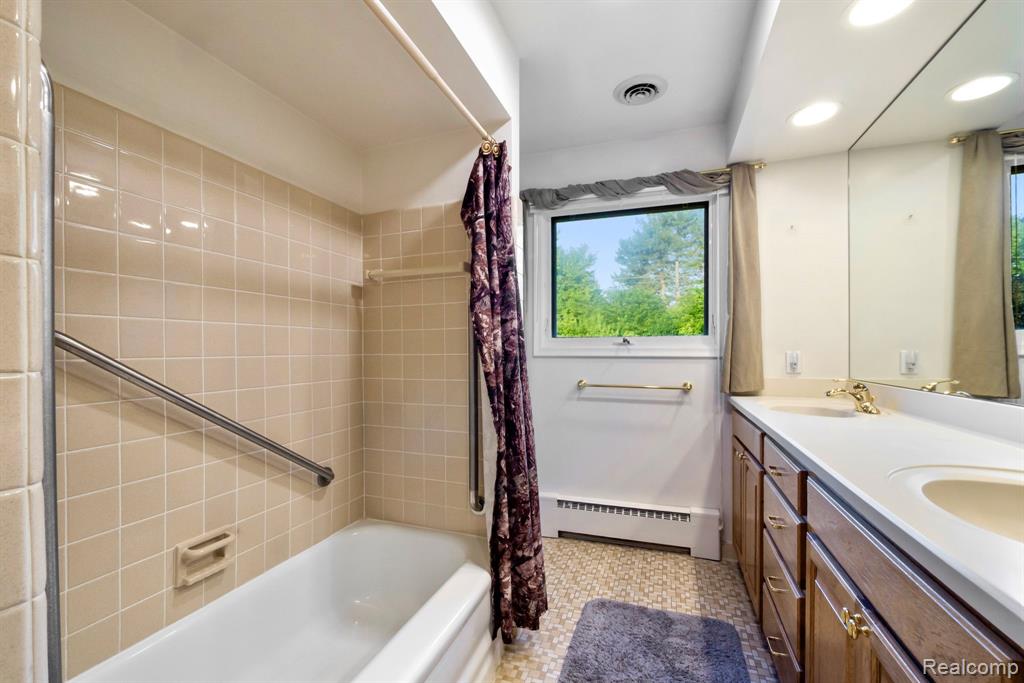 821 Castlebar Drive Rochester Hills, MI 48309 - Photo 11 of 27