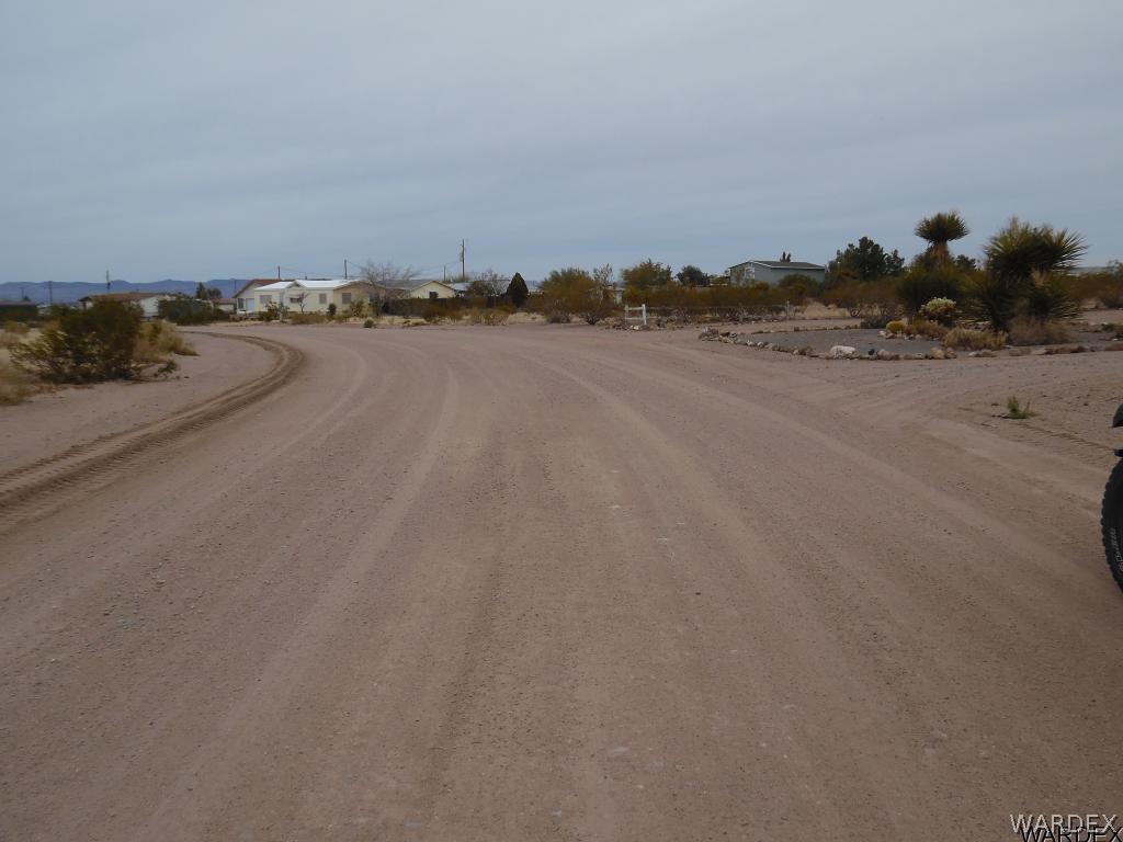 2957 West Carmichael Road Golden Valley, AZ 86413 - Photo 3 of 16