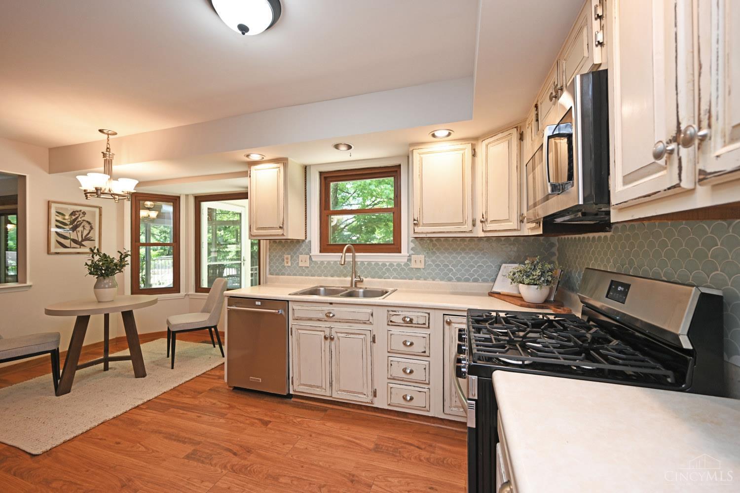 6415 Roth Ridge Drive Loveland, OH 45140 - Photo 10 of 63 Gallery Image 10
