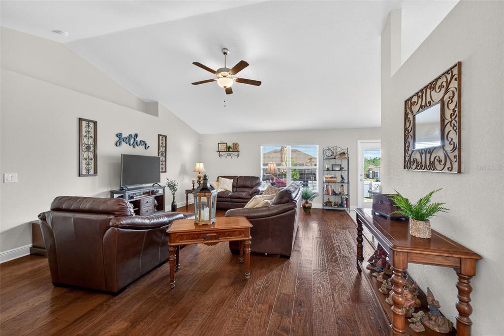2429 Twin Lake View Road Winter Haven, FL 33881 - Photo 5 of 37 a living room with furniture