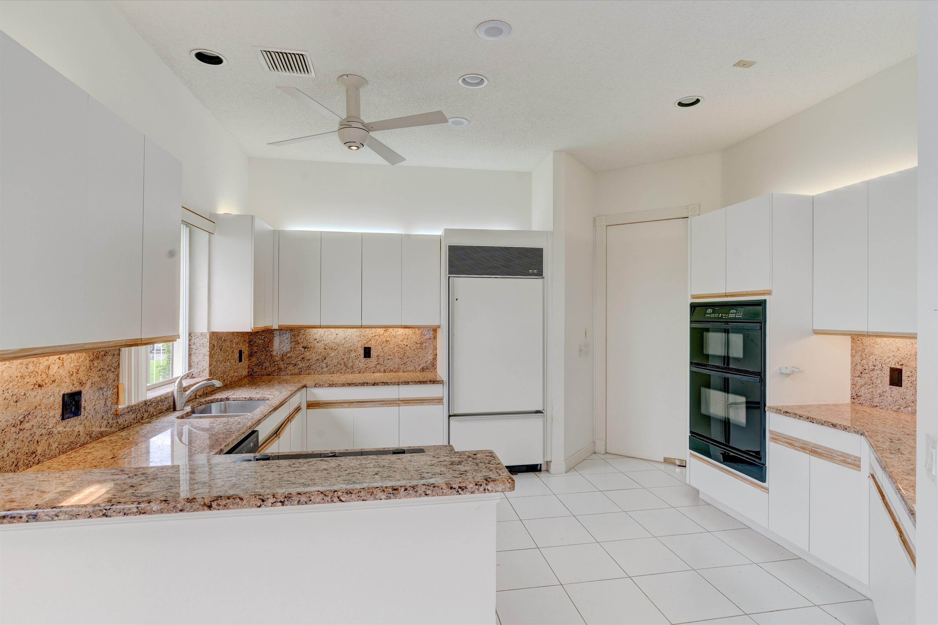 5772 Waterford Boca Raton, FL 33496 - Photo 5 of 26 Kitchen