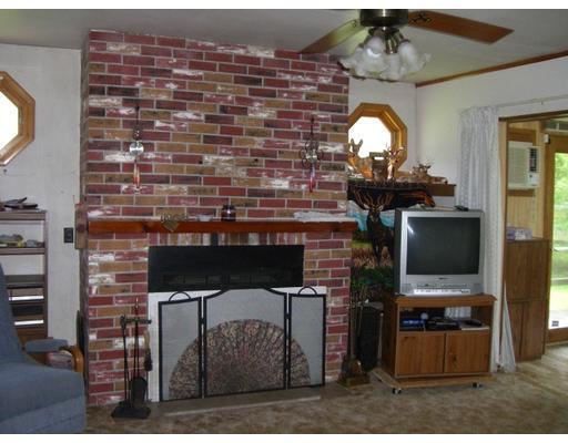 1612 Lakeview Road Jamestown, PA 16134 - Photo 4 of 9 Living Room.