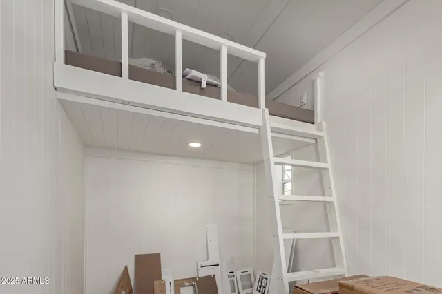 a view of a yard with palm trees