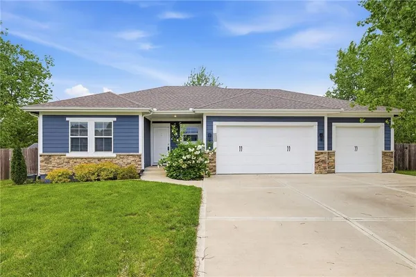 $449,950 | 1401 Rylee Court, Raymore, MO 64083