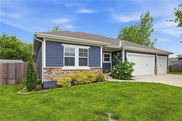$449,950 | 1401 Rylee Court, Raymore, MO 64083