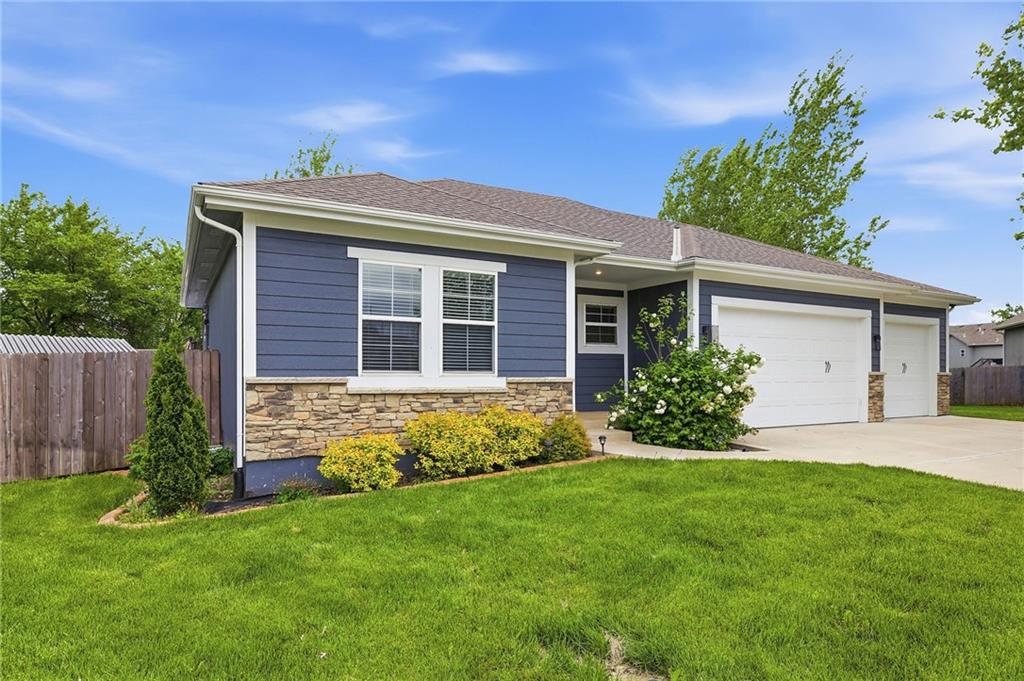 1401 Rylee Court Raymore, MO 64083 - Photo 2 of 42