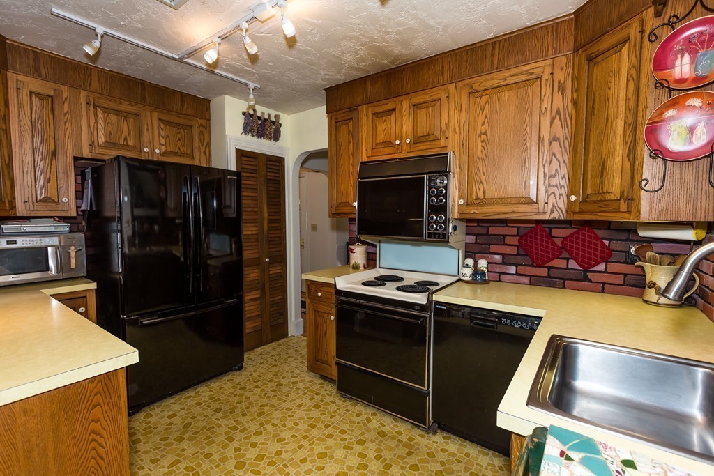 113 Landham Road Sudbury, MA 01776 - Photo 14 of 26 Gallery Image 14