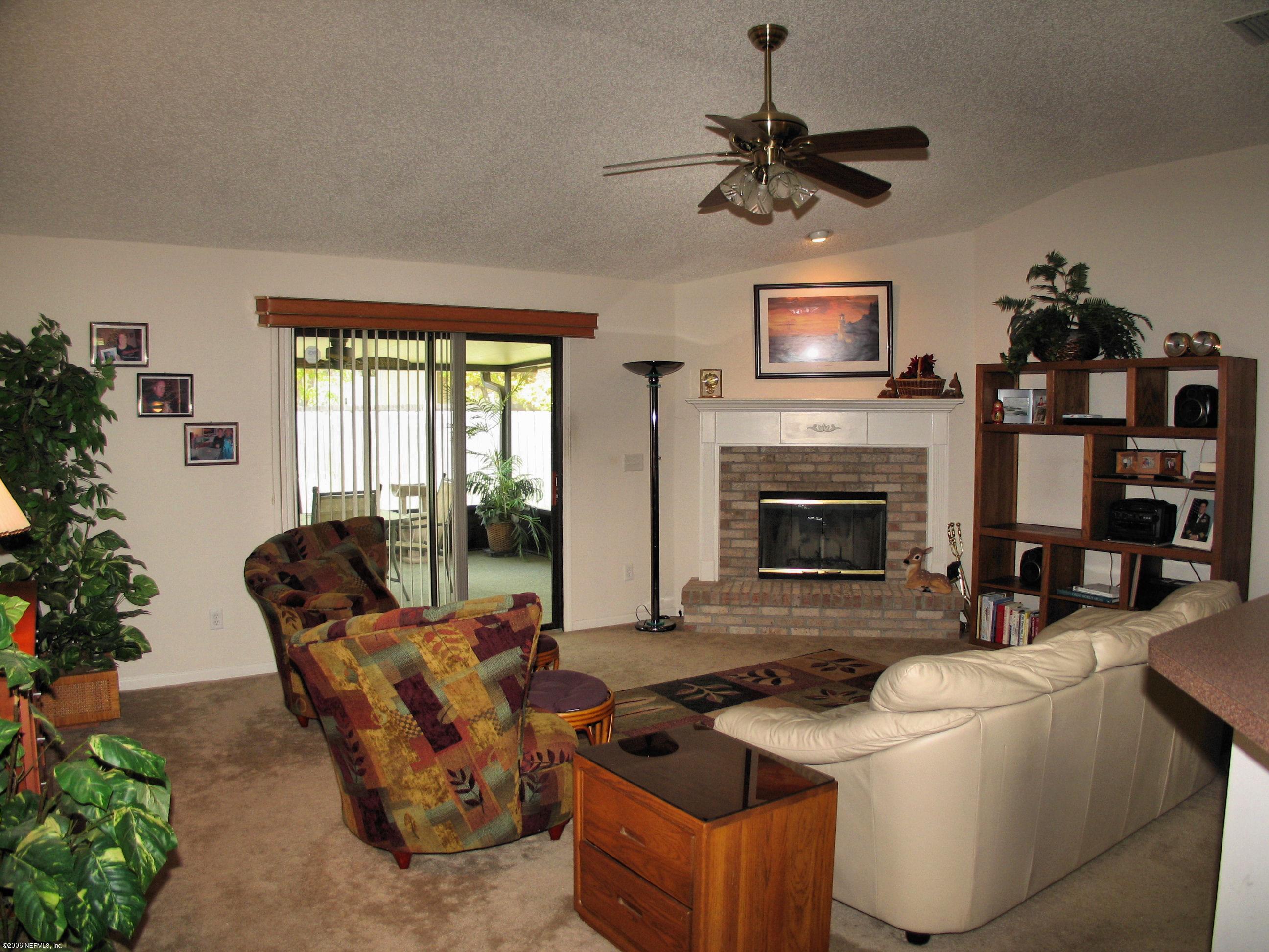 577 Thornberry Road Orange Park, FL 32073 - Photo 6 of 8 Family Room-VG