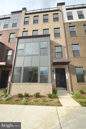 $3,095 | 13518 Sayward Boulevard, Unit 99, Herndon, VA 20171