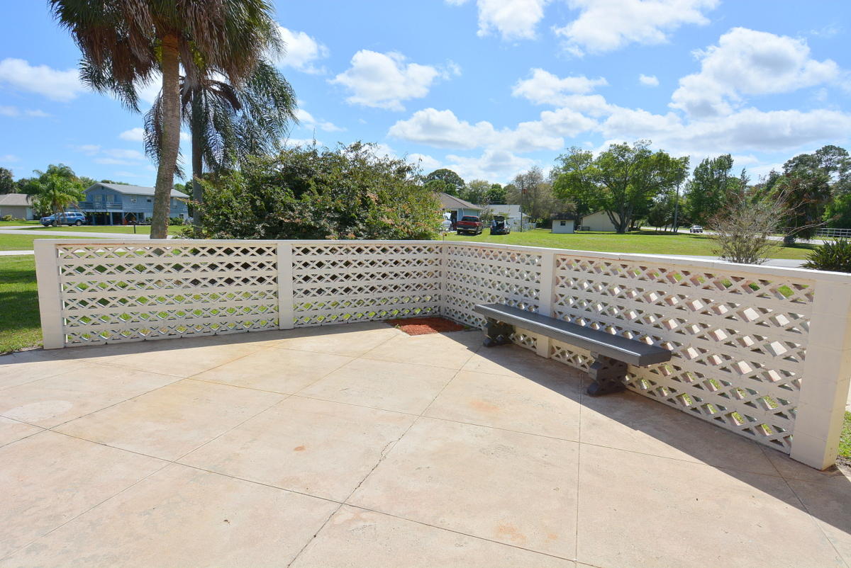 7206 Georges Road Fort Pierce, FL 34951 - Photo 4 of 30 Front Patio