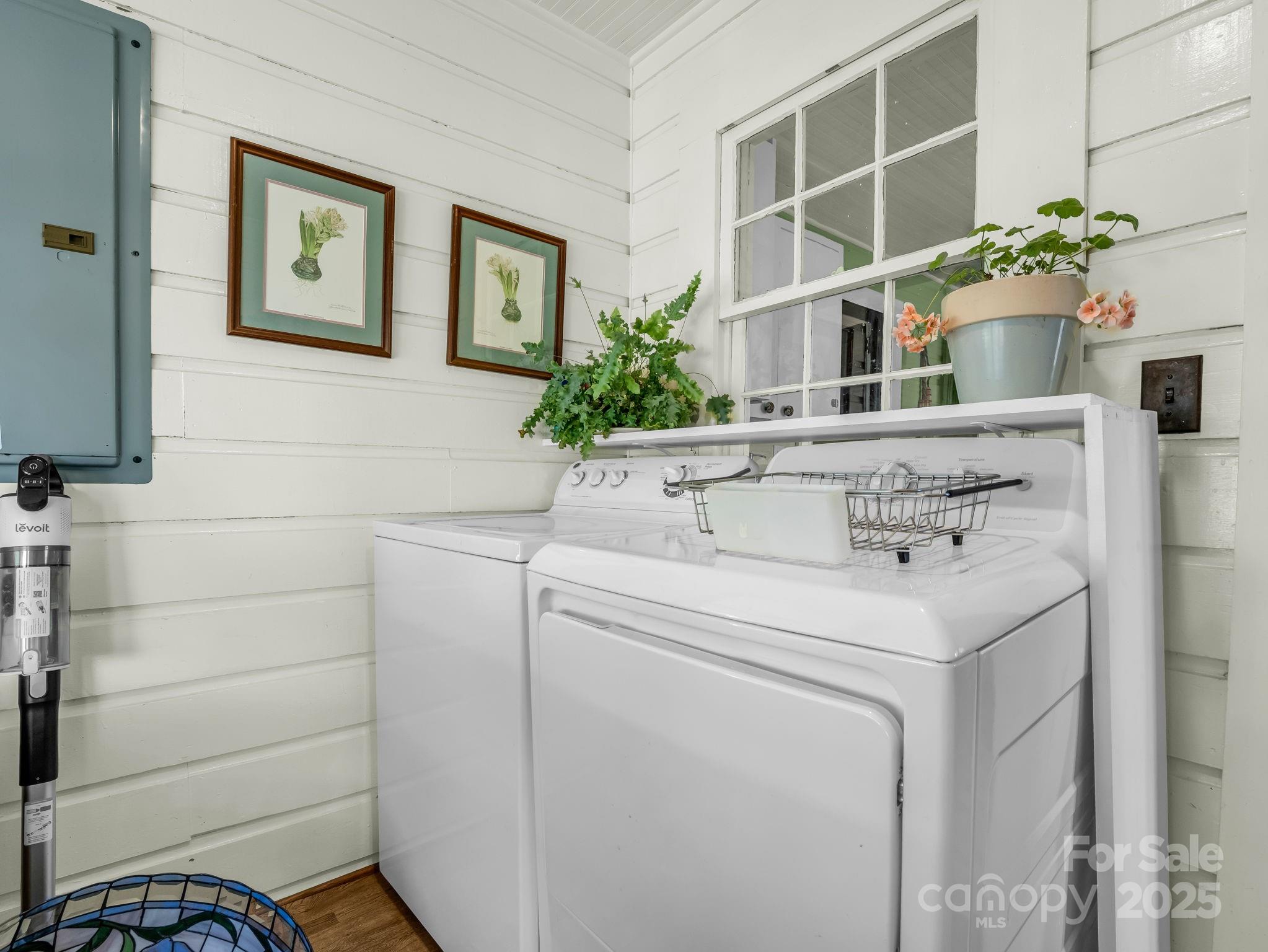 1600 Orchard Road Flat Rock, NC 28731 - Photo 15 of 33 a bathroom with a sink and a mirror