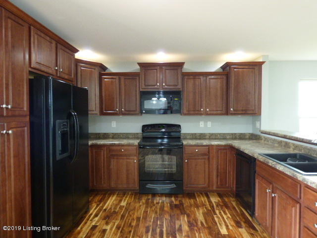 6924 Fernview Road Louisville, KY 40291 - Photo 8 of 32 P1020288
