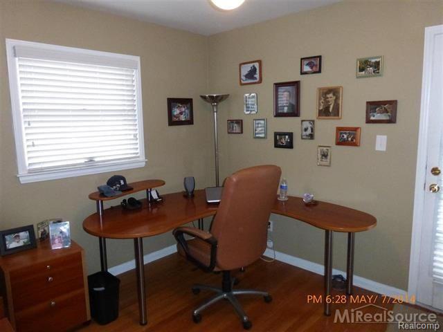 1826 Bournemouth Road Grosse Pointe, MI 48236 - Photo 9 of 13 10.jpg