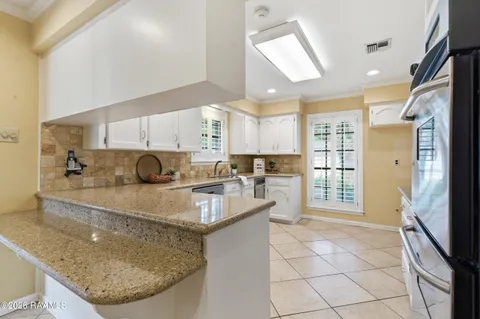 $525,000 | 542 Robert Lee Circle, Lafayette, LA 70506