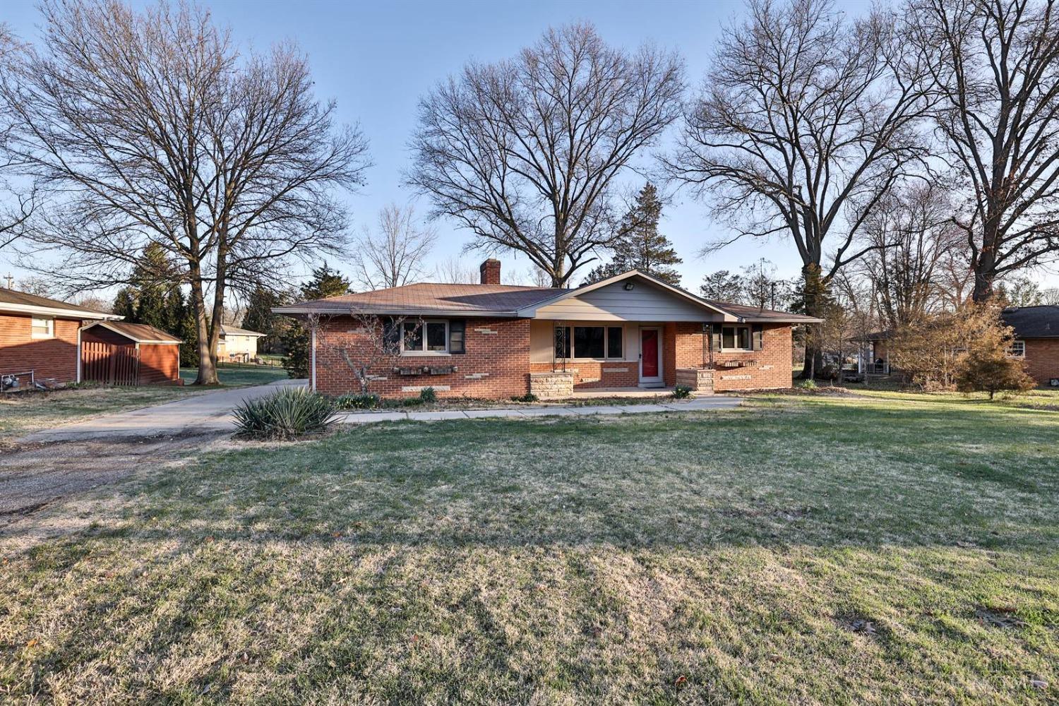 8090 Hopewell Road Montgomery, OH 45242 - Photo 2 of 33
