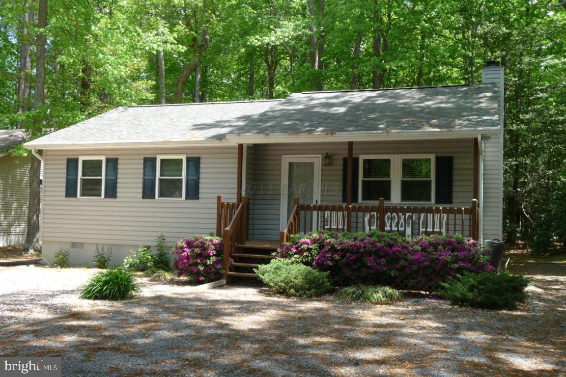 30 Beaconhill Road Ocean Pines, MD 21811 - Photo 1 of 12 a house that has a lot of plants in it