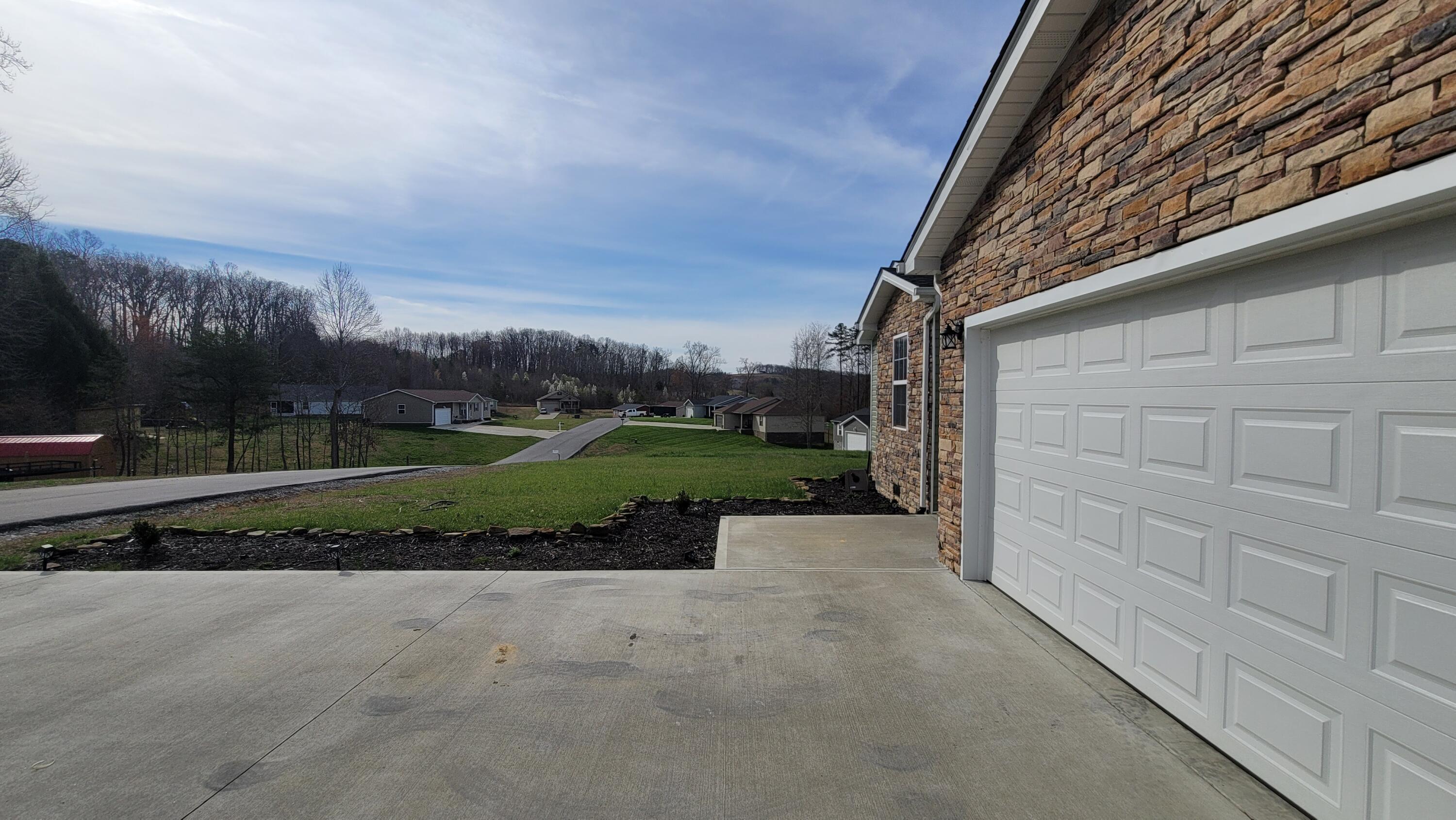 244 Hickory Ridge Drive Corbin, KY 40701 - Photo 18 of 18 driveway
