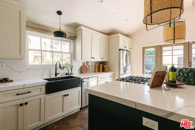 $2,595,000 | 910 Masselin Avenue, Los Angeles, CA 90036